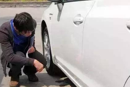 老司机提醒：提新车时该检查哪些地方？