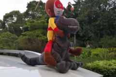 别再盲目跟风了，车顶放玩偶涉及车辆非法改装，已经多人被处罚！