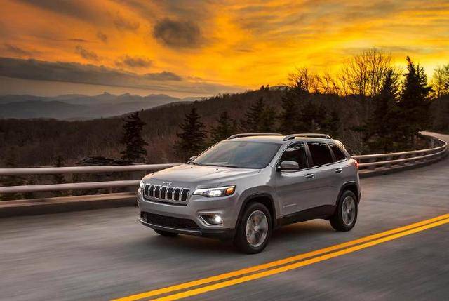 新款自由光价格公布，动力系统是牧马人同款，颜值变化或使其大卖