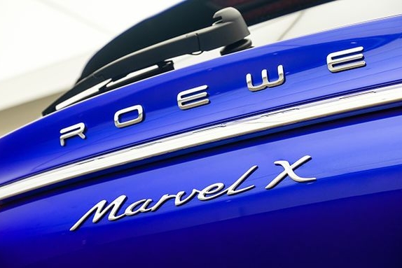 钟观 | 拒绝一众“特斯拉式”设计？看荣威MARVEL X如何用“情”突围