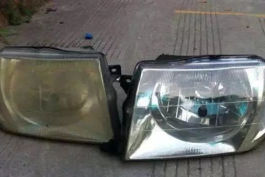 老车大灯发黄不用愁，只需三步轻松搞定！关键是成本太低了！