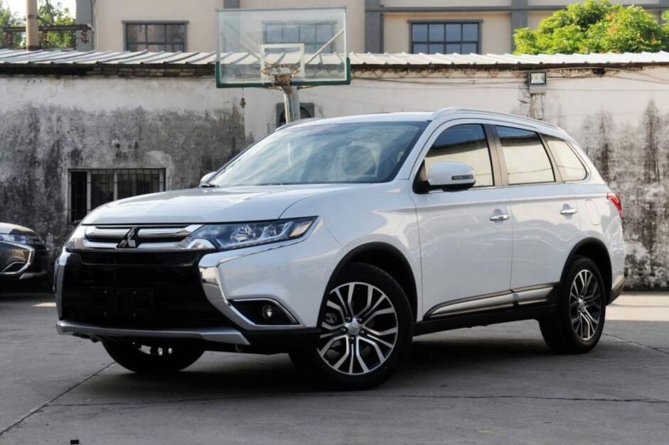 20万就可以入手的四驱7座SUV，三菱欧蓝德为啥就是卖不好？