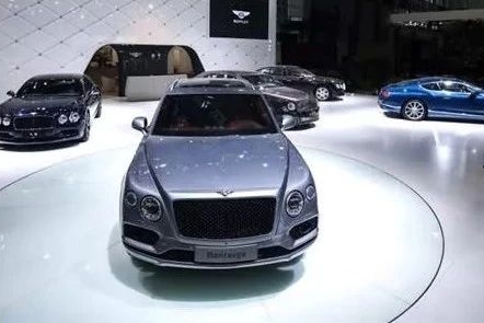 宾利添越 V8车型正式发布，只要中一次彩票就能买的起了
