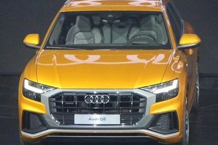 奥迪首款轿跑SUV Q8中国首发，轴距近3米，配无框车门