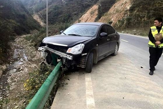 车辆发生失控时，我们该如何操作？