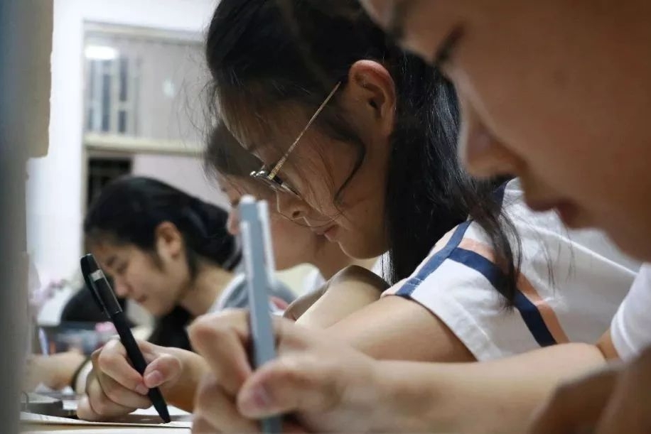 我省16.9万学子走进考场，孩子们加油！