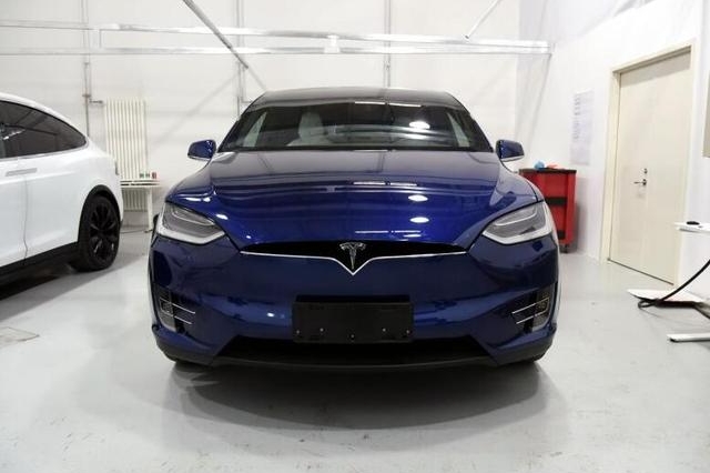 空间舒适一流，造型有档次未来感，特斯拉MODEL X这点还要提升