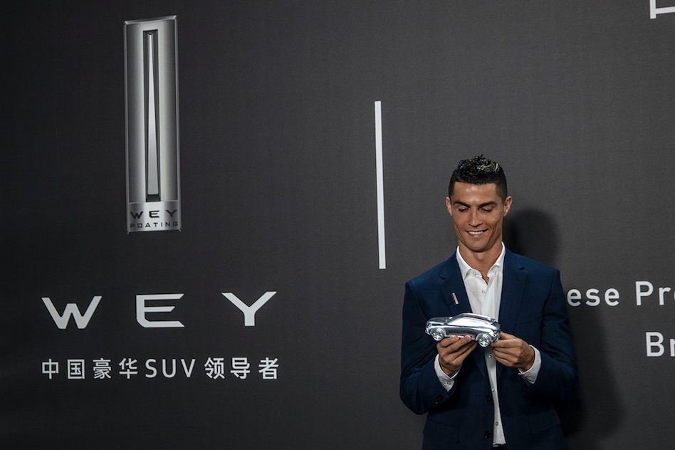 签下C罗出任品牌代言人，WEY这脚球踢得很霸气