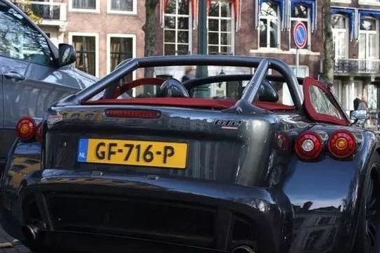 【跑车】就该那么拉风！380匹马力的复古跑车就是这么任性！