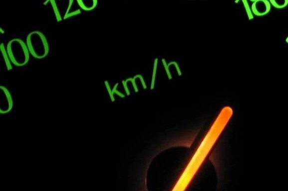 高速限速120，为什么有的车敢开150km/h？