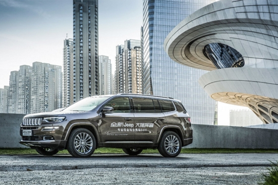 仅此一款，专业级全场合高端7座SUV，Jeep大指挥官凭什么得此称谓