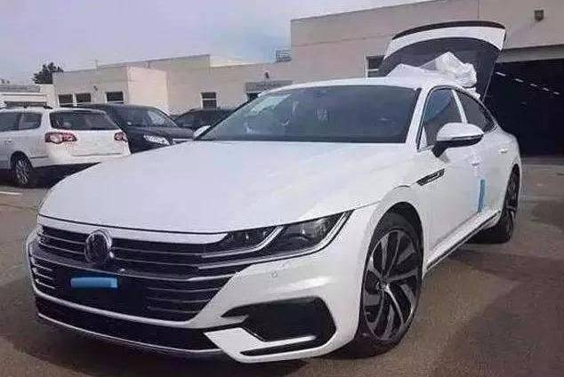 最美轿跑来袭！无框车门+低趴溜背，仅20万为它放弃BBA