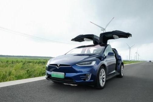 纯电动SUV中的一股热浪，MODEL X P100D让你畅享飞一般的感觉