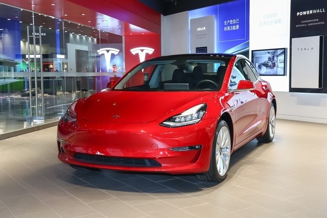 Model 3性能版享免费超级充电 吸引客户