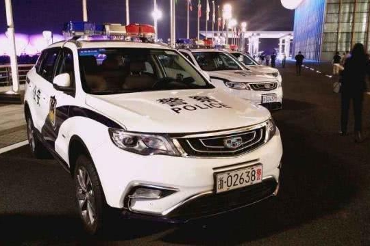 中国警车终于换上最新国产车，踢开普桑、捷达，网友：霸气十足！