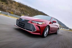 【车问大师】亚洲龙PK凯美瑞，这是个伪命题，还是凯美瑞的危机？