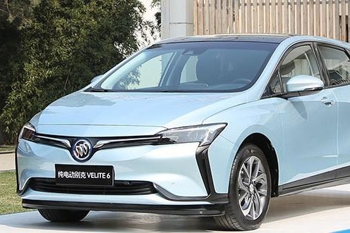 盘点那些有趣的改装车，奥迪加履带，面包车配10个轮子