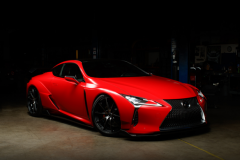 雷克萨斯这款超跑号称同级别最精致舒适，也不失野性