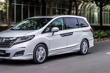 30万买MPV荒唐吗，国外就有人这么干，买不起埃尔法可以考虑它们