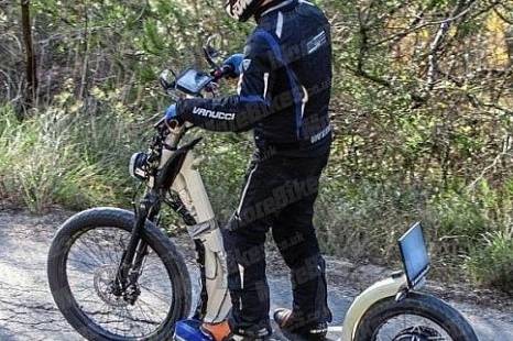 KTM电动大轮滑板车谍照流出，外观撞脸大众！