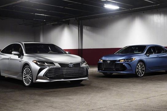 丰田亚洲龙来了，最难受的应该是凯美瑞和ES吧