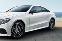 又一款豪车妥协了！全进口车型一口气降6万，比E级、A6L还大气