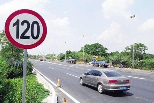 车子开到120，转速是多少正常？修车工:2000-3000！