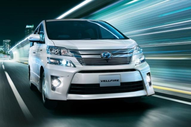 威尔法双擎即将上市，丰田会左手打右手么？