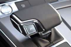 奔驰也走亲民路线，3.0T配9AT动力如牛，下探3万还看啥A6