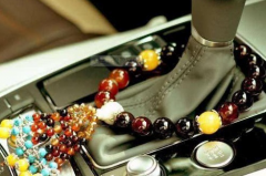 把佛珠套在挡杆上只是装饰？其实还有这些作用，看后别说不知道了