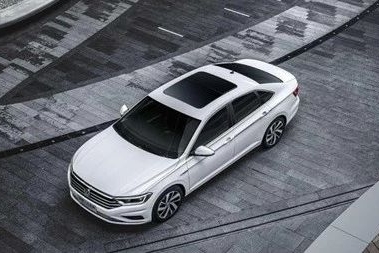 再度加长的新速腾，比迈腾和帕萨特还差哪，开出去500米你就知道了