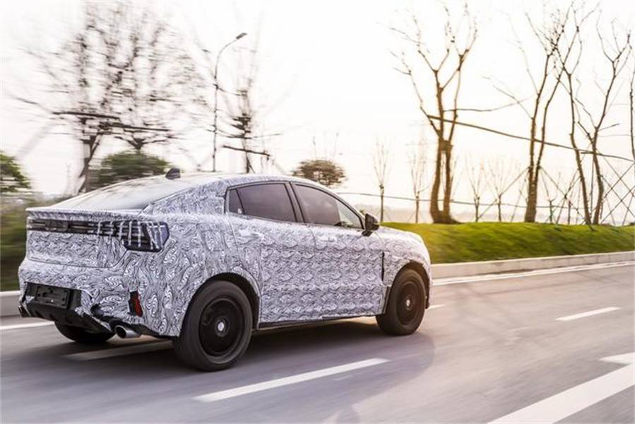 领克05谍照曝光 又来一款轿跑SUV 贯穿式尾灯和溜背尽显运动