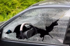 车钥匙落在车里怎么办？教你几个不用砸窗的好方法