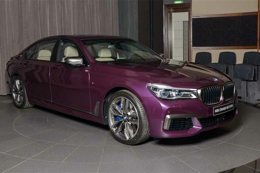 实拍|价值207万人民币宝马M760LI 高贵紫色拒绝平淡无奇