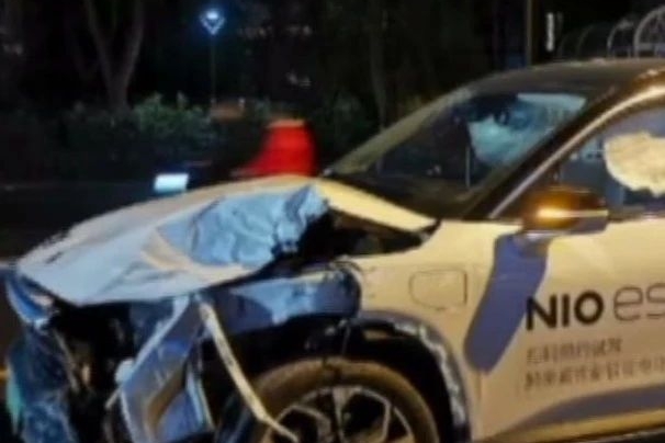 蔚来ES8试驾车超速追尾别克，只为体验“失重的感觉”