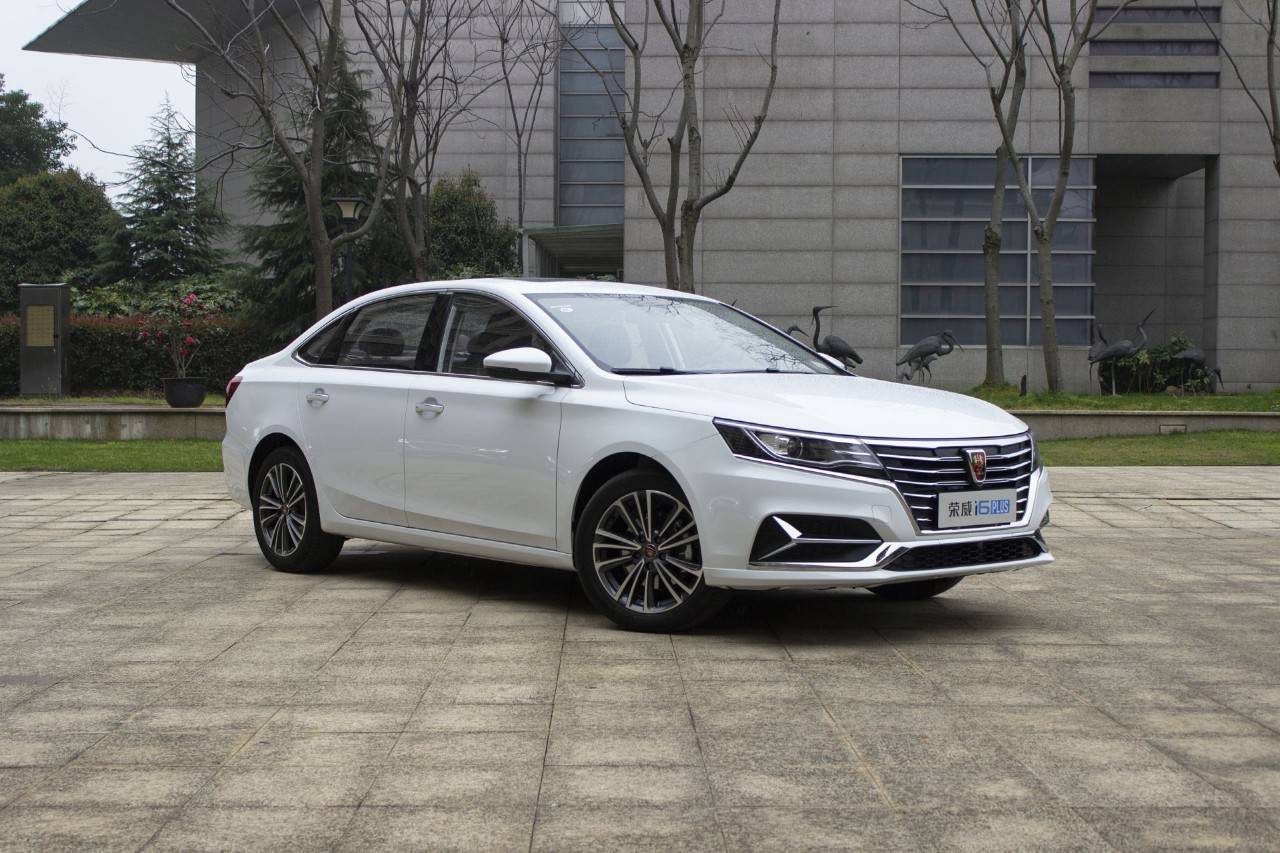 上市“官降”2万元现金 荣威i6 PLUS应该怎么选？