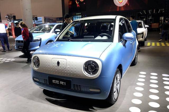 比亚迪e1来了！那么欧拉R1这车还值不值得买了？