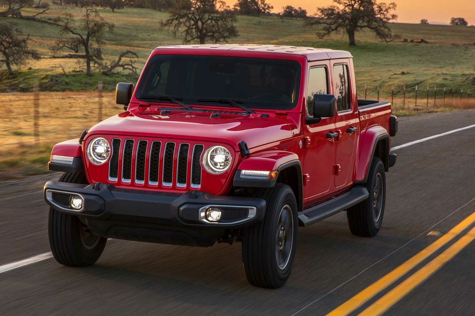 实拍|吉普家族“带拖斗的牧马人” 价格更便宜 不仅能越野还更实用