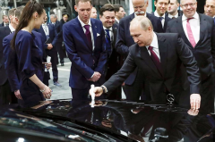 奔驰俄罗斯新厂建成 竟然普京出席！