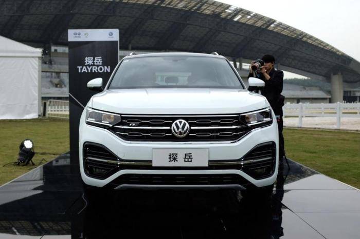 买不起途锐就买探岳，价格相差20万，性能居然差不多？