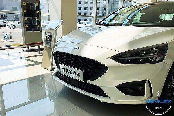 外观激进平民超跑“小钢炮“：新一代福克斯到店实拍 你看好吗？