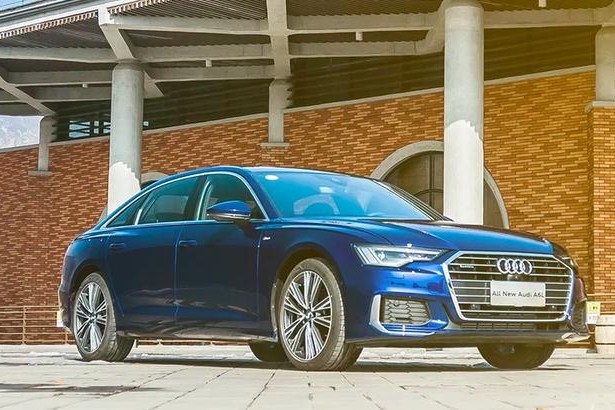 奥迪也难受！这车换代后销量暴跌，现不及奔驰E级一半，究竟为何