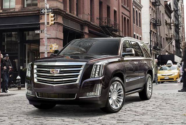 这车比GLS还豪华，气场强过路虎，后排放倒就是床，冰箱都自带