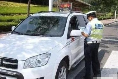 交警为什么要拦你的车？可能因为你有这4点特征