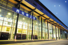 西安利之星能嚣张全靠背景“罩” 坐等奔驰调查