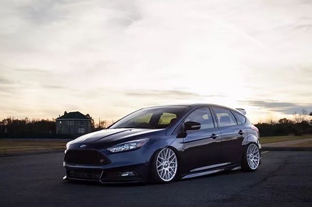 适合自己才是最好的，福特福克斯ST低趴改装案例！