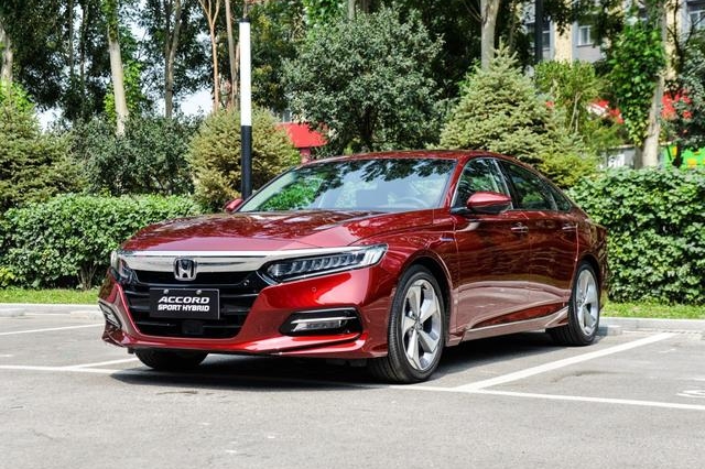 配置低+1.5T发动机，雅阁凭啥成中级车月销第一？剑走偏锋没对手