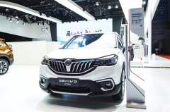 宝马基因打造，百公里加速仅8.5秒！新款华晨中华V7亮相上海车展