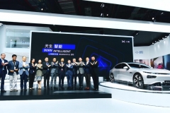 第二代智能汽车小鹏P7首度亮相，新运营+新零售助力小鹏汽车加速前行