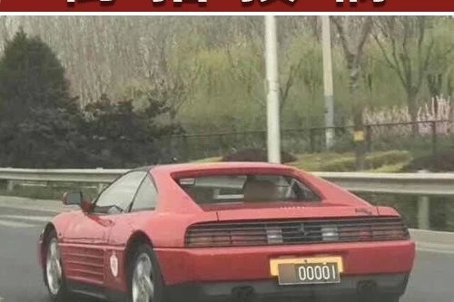 路遇中国第一台法拉利，激动的同时也要保持车距丨街拍投稿403期